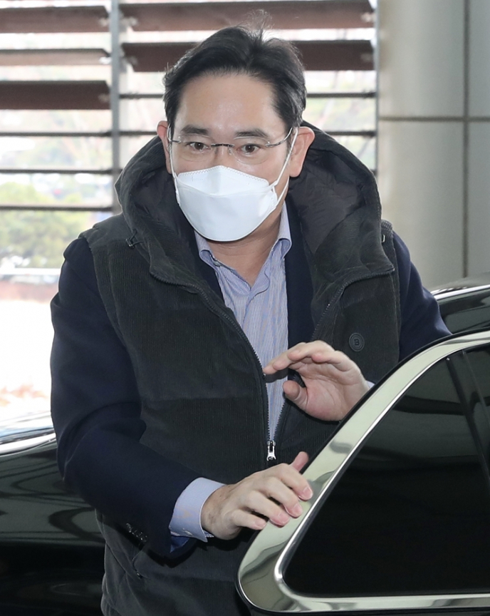 Chủ tịch Samsung Lee Jae-yong tại sân bay quốc tế Gimpo hôm 21/12 (Ảnh: Korea Economic Daily)