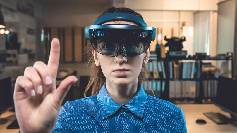 Công nghệ AR được dự báo còn gây nghiện hơn cả smartphone. Ảnh minh họa: New York Post