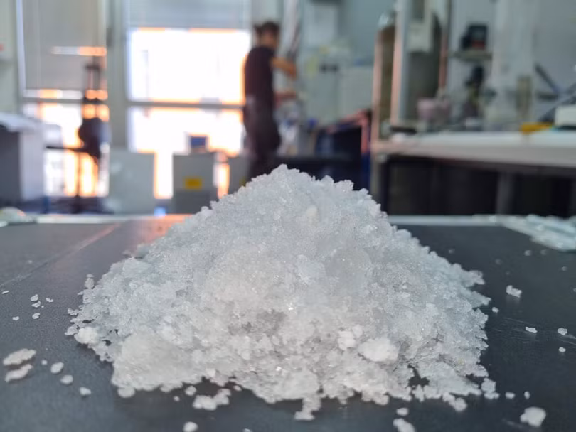 Công ty Israel Airovation, sử dụng kỹ thuật mới sản xuất các khoáng chất có giá trị, như natri cacbonat, từ khí thải carbon của nhà máy. Ảnh NoCamels