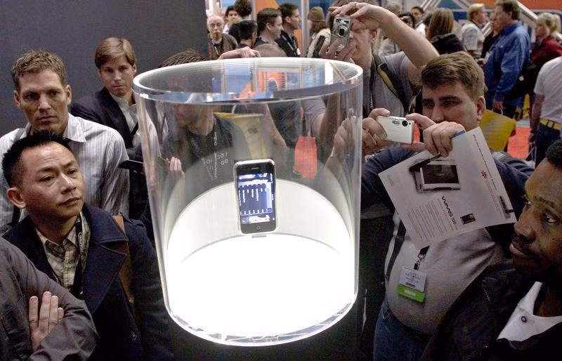 Lần giới thiệu iPhone đầu tiên vào năm 2007. Ảnh: Eric Slomanson. Lần giới thiệu iPhone đầu tiên vào năm 2007. Ảnh: Eric Slomanson.