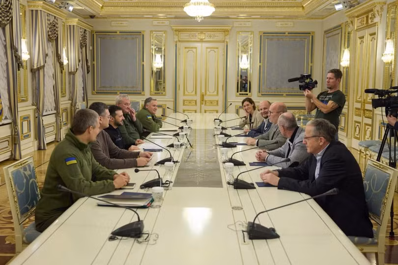 Cuộc gặp của Tổng thống Ukraine Volodymyr Zelensky với phái đoàn Slovakia, Kyiv, ngày 8/12/ 2022. Ảnh: Văn phòng Tổng thống