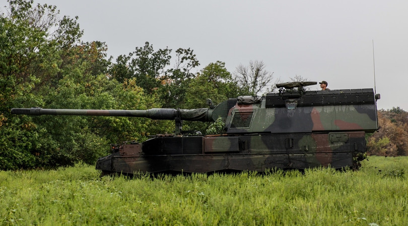 Lựu pháo tự hành Panzerhaubitze 2000 (PzH 2000) của Đức viện trợ cho quân đội Ukraine. Ảnh Military Ukraine. Lựu pháo tự hành Panzerhaubitze 2000 (PzH 2000) của Đức viện trợ cho quân đội Ukraine. Ảnh Military Ukraine.