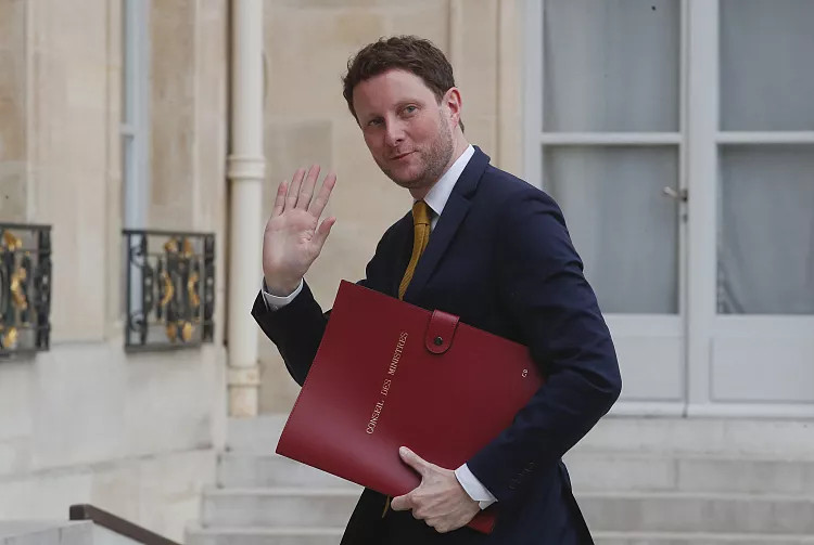 Bộ trưởng giao thông vận tải Clément Beaune cho biết, Pháp không còn có thể dung thứ cho những người sử dụng máy bay riêng đi lại thoải mái. Michel Spangler/AP