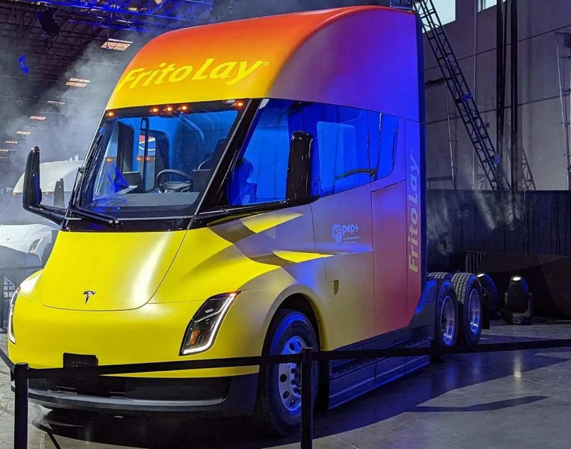 Xe vận tải Tesla Semi được bàn giao cho PepsiCo. Ảnh Tesla.