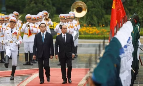 Chủ tịch nước Trần Đại Quang trong lễ đón chính thức Tổng thống Pháp Francois Hollande tại Phủ Chủ tịch