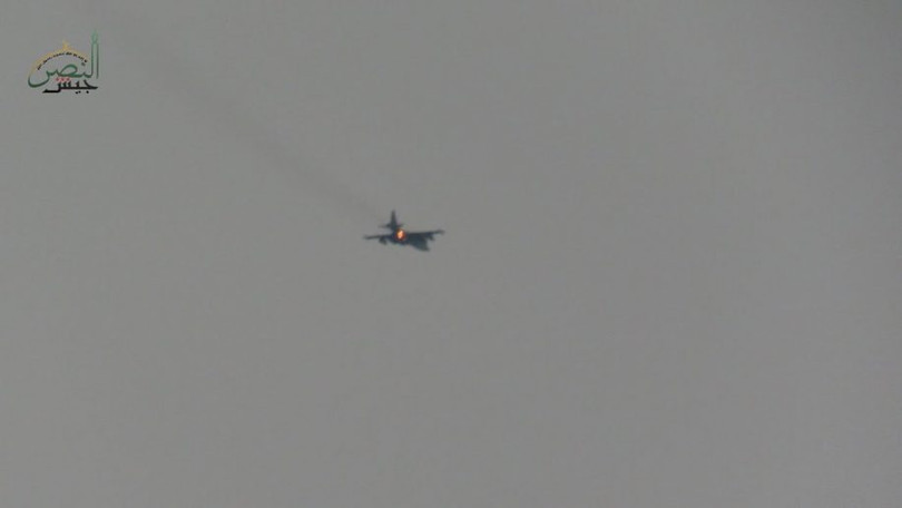 Chiếc cường kích chiến trường Su-25 Nga bị bắn rơi trên bầu trời Idlib - ảnh minh họa video nhóm Hồi giáo cực đoan Syria