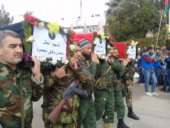 Đám tang những chiến binh thuộc lực lượng Săn IS trên chiến trường Deir Ezzor sau cuộc không kích của Mỹ