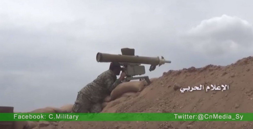 BInh sĩ quân đội Syria sử dụng tên lửa ATGM - ảnh minh họa video