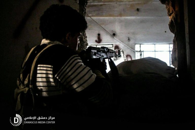 Chiến sự Syria: Quân Assad tấn công cắt đường sống phe thánh chiến ven Damascus ảnh 2