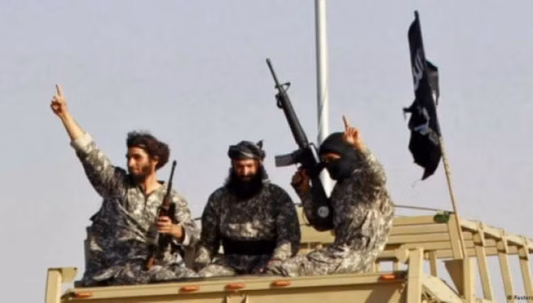 Nhóm chiến binh IS trên chiến trường Idlib. ảnh minh họa Masdar News