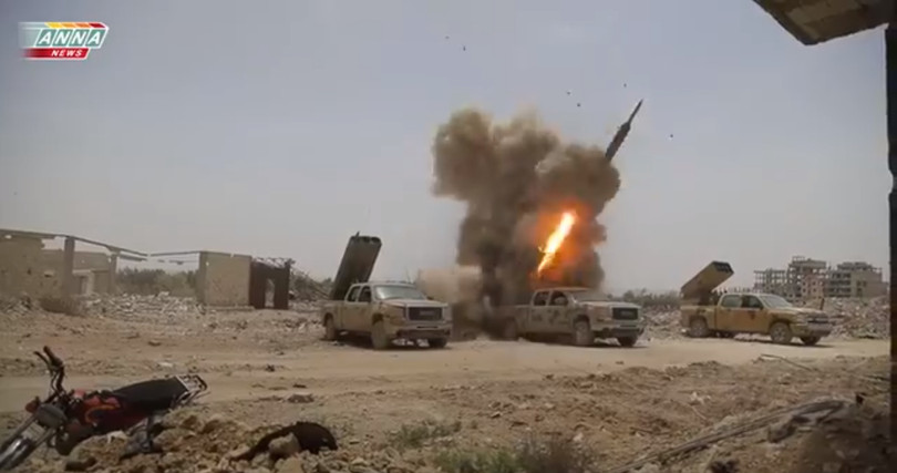 Pháo phản lực lữ đoàn 42 thuộc sư đoàn cơ giới số 4 nhả đạn. Ảnh minh họa video ANNA News