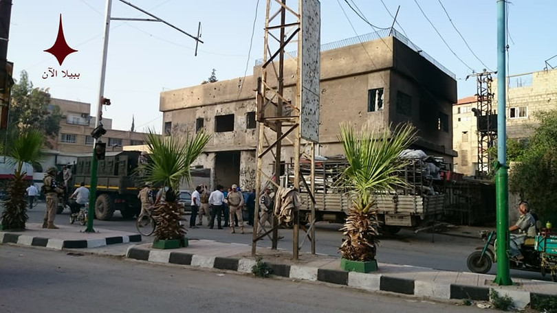 Một số binh si Syria bị bắt giữ vì đã cướp bóc ở quận Trại tị nạn Yarmouk và Hajar Al-Aswad.