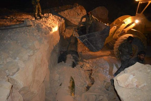 Quân đội Syria chiếm giữ kho vũ khí khủng và tên lửa đạn đạo của phe thánh chiến ở Qalamoun ảnh 6