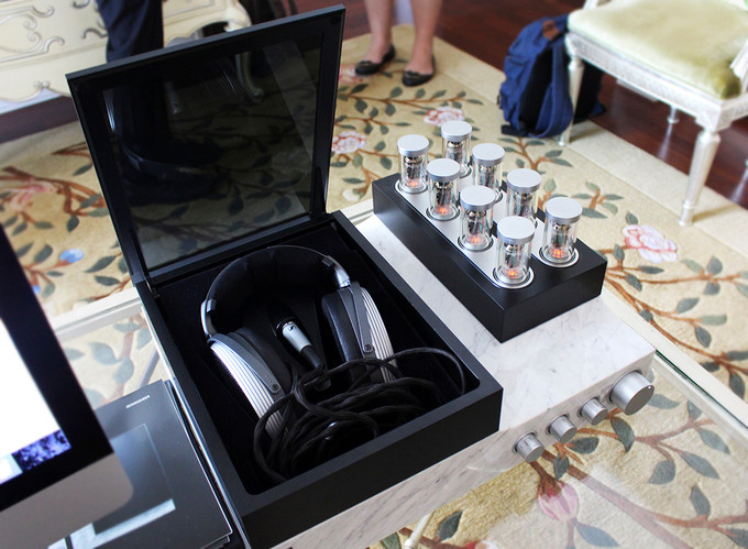 Tai nghe giá 1,7 tỷ đồng tại Việt Nam ảnh 1