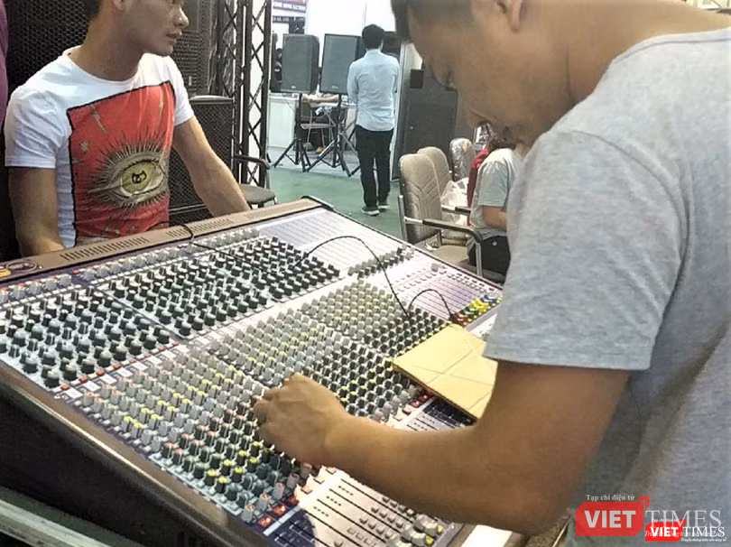 Trải nghiệm VR và AR tại Triển lãm VIBASHOW & VIETCON 2018 ảnh 18