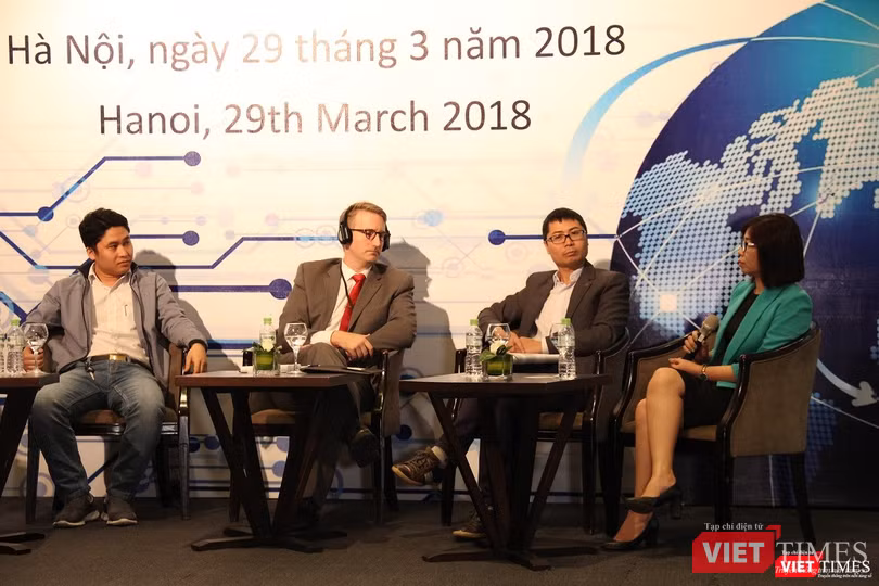 Bà Đỗ Hải Anh, Phó trưởng phòng, Phòng Chính sách & Hợp tác Quốc tế, Cục An toàn thông tin (áo xanh) chia sẻ những thách thức trong quá trình thúc đẩy an ninh mạng tại Việt Nam. Nguồn: VT