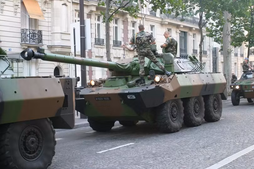 Xe tăng hạng nhẹ bánh lốp AMX-10 RC. Ảnh Euromaidan Press.