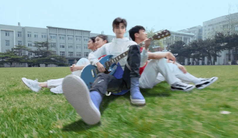 Ca sĩ ảo tuổi teen Lumos có thể biểu diễn với nét mặt và trang phục chân thực. Ảnh Tencent Ca sĩ ảo tuổi teen Lumos có thể biểu diễn với nét mặt và trang phục chân thực. Ảnh Tencent