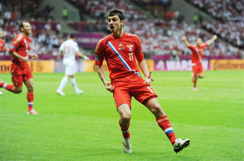 Alan Dzagoev tiếp tục là điểm tựa nơi hàng tiền vệ của tuyển Nga. Ảnh: Squawka Alan Dzagoev tiếp tục là điểm tựa nơi hàng tiền vệ của tuyển Nga. Ảnh: Squawka