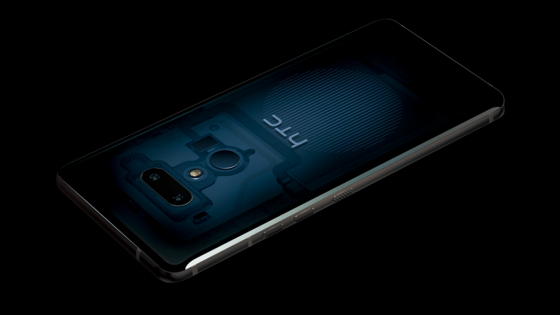 Dưới nắp lưng trong suốt của Xiaomi Mi 8 Explorer Editon chỉ là một miếng dán? ảnh 1