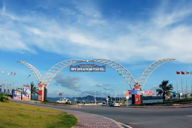 Đại gia xin lấn Vịnh Hạ Long xây biệt thự giàu cỡ nào? ảnh 2