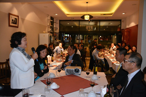 Người kết nối trái tim Việt kiều và biển đảo ảnh 1