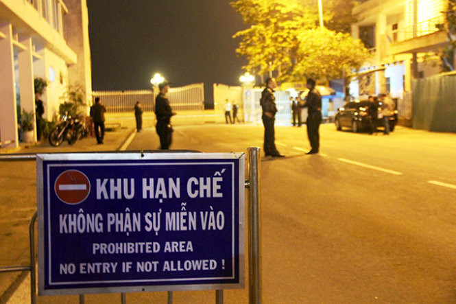 Khu vực vào cửa số 2 sân bay Đà Nẵng được phong tỏa - Ảnh: Phan Thành