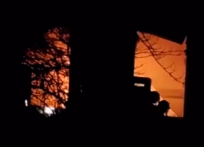 Có thể nhìn thấy các cảnh sát chống khủng bố trong ngôi nhà tối đen từ video, đoạn phim này đã cho thấy cuộc tấn công vào các phần tử khủng bố tại thị trấn phia Đông Bỉ Verviers vào buổi tối hôm qua. 