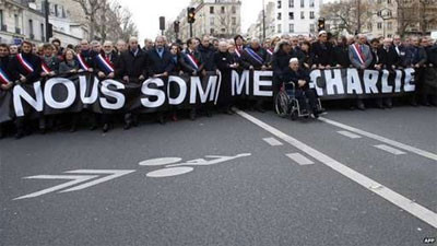 Kênh truyền hình Al-Jazeera của Arab dành phần lớn bản tin sáng để nói về lễ tuần hành ở Paris. Kênh này tập trung vào sự hiện diện của các lãnh đạo đến từ hơn 50 quốc gia cũng như những lãnh đạo Hồi giáo ở Pháp tại sự kiện. Ảnh: ​AP.