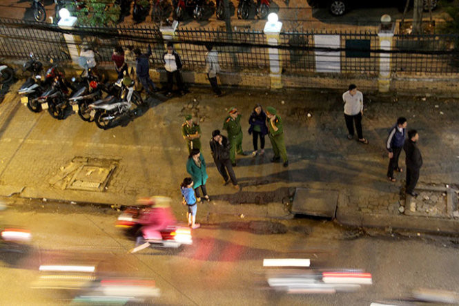 An ninh được thắt chặt trước Bệnh viện đa khoa Đà Nẵng - Ảnh: Hữu Khá