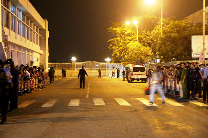 Hàng rào bảo vệ đã được thiết lập ở khu vực cửa số 2 sân bay Đà Nẵng - Ảnh: Phan Thành