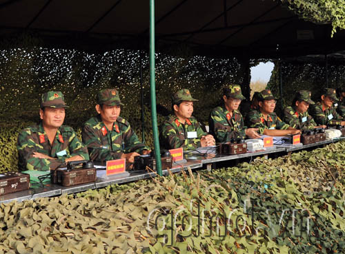 Lãnh đạo Sư đoàn 9 tại sở chỉ huy điều hành diễn tập