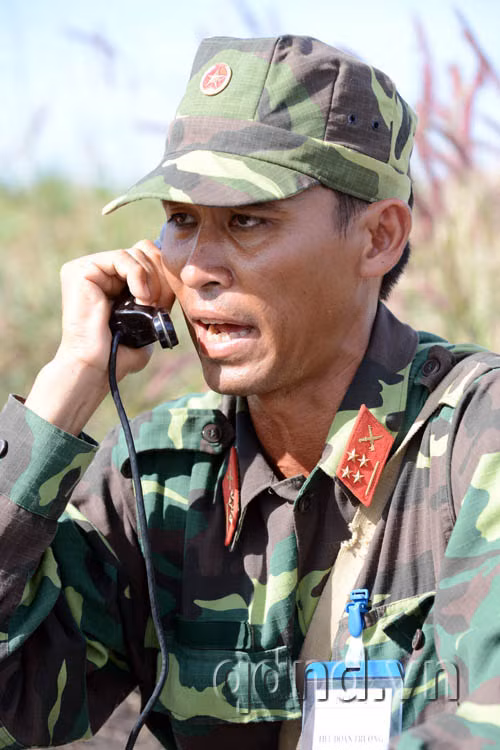 Tiểu đoàn trưởng Tiểu đoàn 3 ra mệnh lệnh tiến công tiêu diệt địch