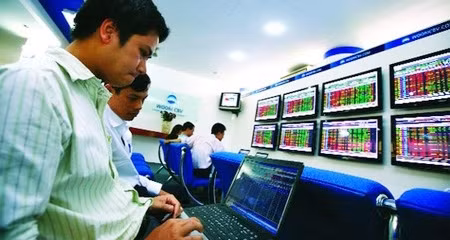 Có nhiều lý do giải thích cho quyết định rời sàn của các doanh nghiệp.