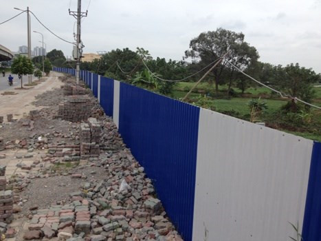 The Manor Central Park chỉ là bãi đất trống hoang lạnh.