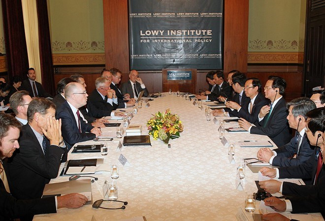 hủ tướng Nguyễn Tấn Dũng thảo luận với các học giả, nhà nghiên cứu hàng đầu Australia tại Viện Lowy.