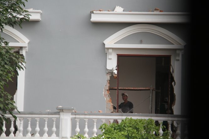 Các cánh cửa đã tháo hoàn toàn 