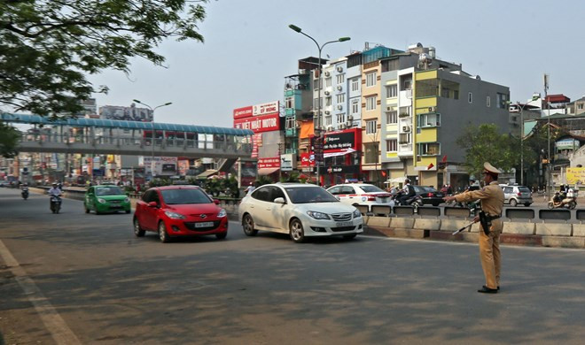 Lực lượng tuần tra sau khi nhận được bộ đàm sẽ ra hiệu lệnh dừng xe để xử lý. Nếu trường hợp nào đang còn phân vân sẽ được xem lại hình ảnh.