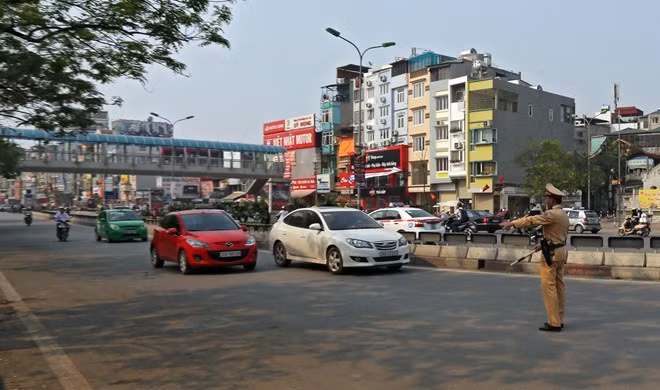 Lực lượng tuần tra sau khi nhận được bộ đàm sẽ ra hiệu lệnh dừng xe để xử lý. Nếu trường hợp nào đang còn phân vân sẽ được xem lại hình ảnh.