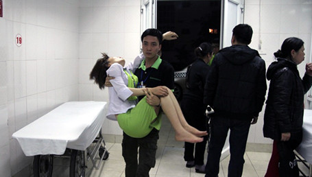  Hàng chục người là khách hàng, nhân viên Big C The Garden ngất xỉu phải nhập viện.