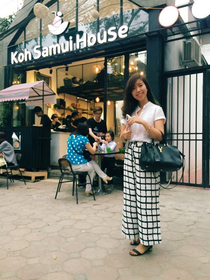 Hà Linh tại quán Thái Koh Samui. Ảnh: NVCC