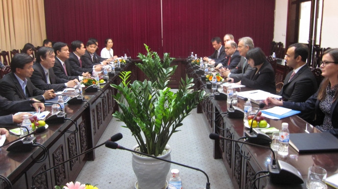 Hai bên cùng thống nhất triển khai tích cực 1 dự án cụ thể để rút kinh nghiệm thúc đẩy mạnh mẽ các hợp tác đã thỏa thuận 