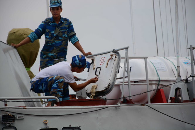 Thủy thủ trên tàu làm tốt công tác chuẩn bị