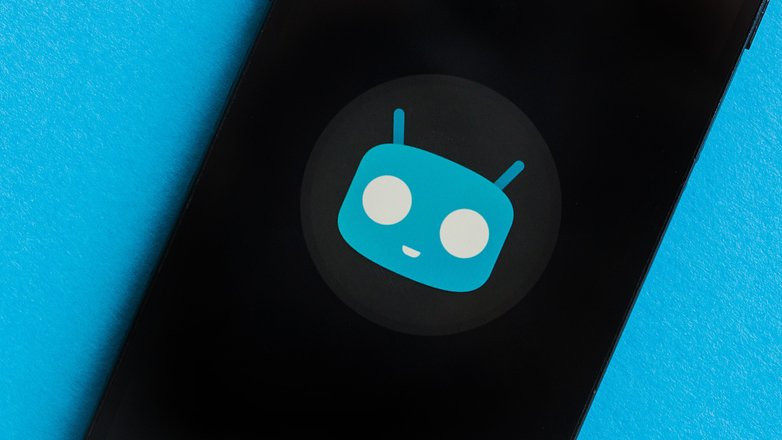 Android có khả năng tùy biến nhiều hơn. Một số người khá hài lòng với tính đồng nhất của nền tảng iOS nhưng sẽ khó để bạn có thể tùy biến trên đó. Trong khi đó, người dùng có thể tùy biến mọi thứ trên Android. Chẳng hạn như tùy biến bàn phím, màn hình Home… Android có khả năng tùy biến nhiều hơn. Một số người khá hài lòng với tính đồng nhất của nền tảng iOS nhưng sẽ khó để bạn có thể tùy biến trên đó. Trong khi đó, người dùng có thể tùy biến mọi thứ trên Android. Chẳng hạn như tùy biến bàn phím, màn hình Home…