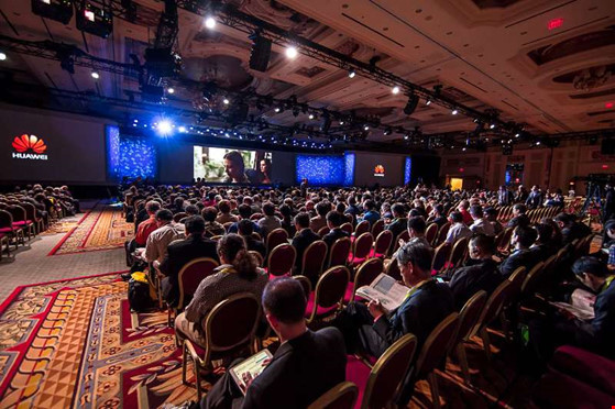 Huawei hé lộ điện thoại trí thông minh nhân tạo AI ảnh 1