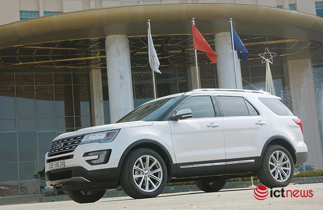 So sánh Toyota Land Cruiser Prado với Ford Explorer 2017 ảnh 7