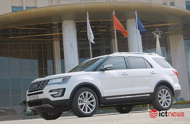 So sánh Toyota Land Cruiser Prado với Ford Explorer 2017 ảnh 7