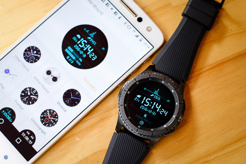 Gear S3 có thể ghép nối với điện thoại Android bất kỳ, miễn là chạy Android từ 4.4 trở lên và có dung lượng RAM lớn hơn 1,5GB.