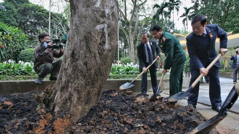 Bộ TT&TT dâng hương báo công nhiệm kỳ với Bác ảnh 13