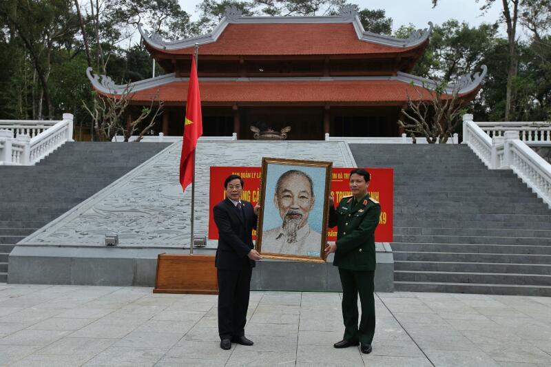 Bộ TT&TT dâng hương báo công nhiệm kỳ với Bác ảnh 11